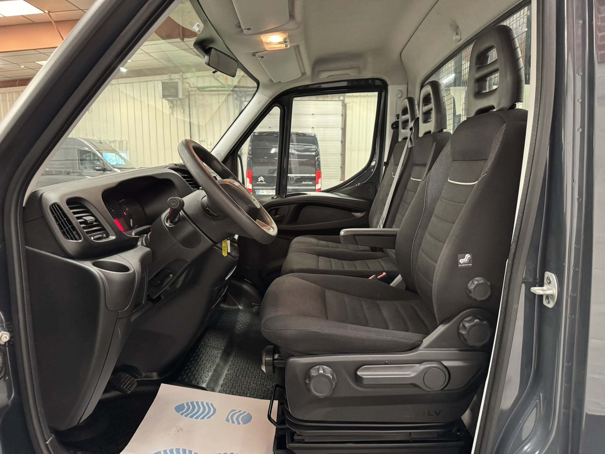 Iveco Daily 35C18 HI-MATIC 180cv plateau roues jumelées 51.452 kms