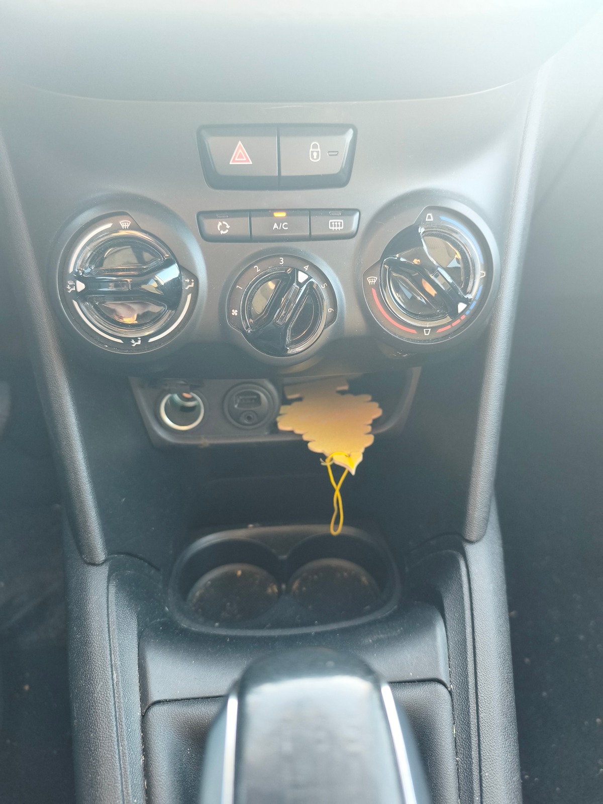 Peugeot 208 Peugeot 208 1.2 VTi Style