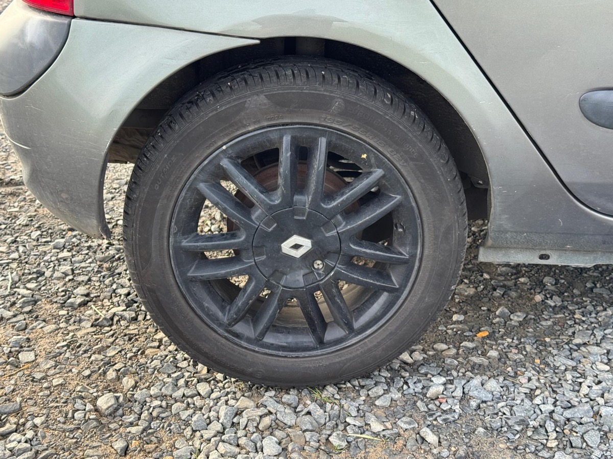 RENAULT Clio 1.6 16V