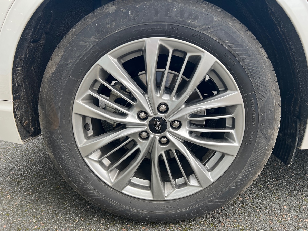 Ford KUGA PHEV 225 ch | VIGNALE | Toit Panoramique | Attelage | Roue secours | Pack Technologique