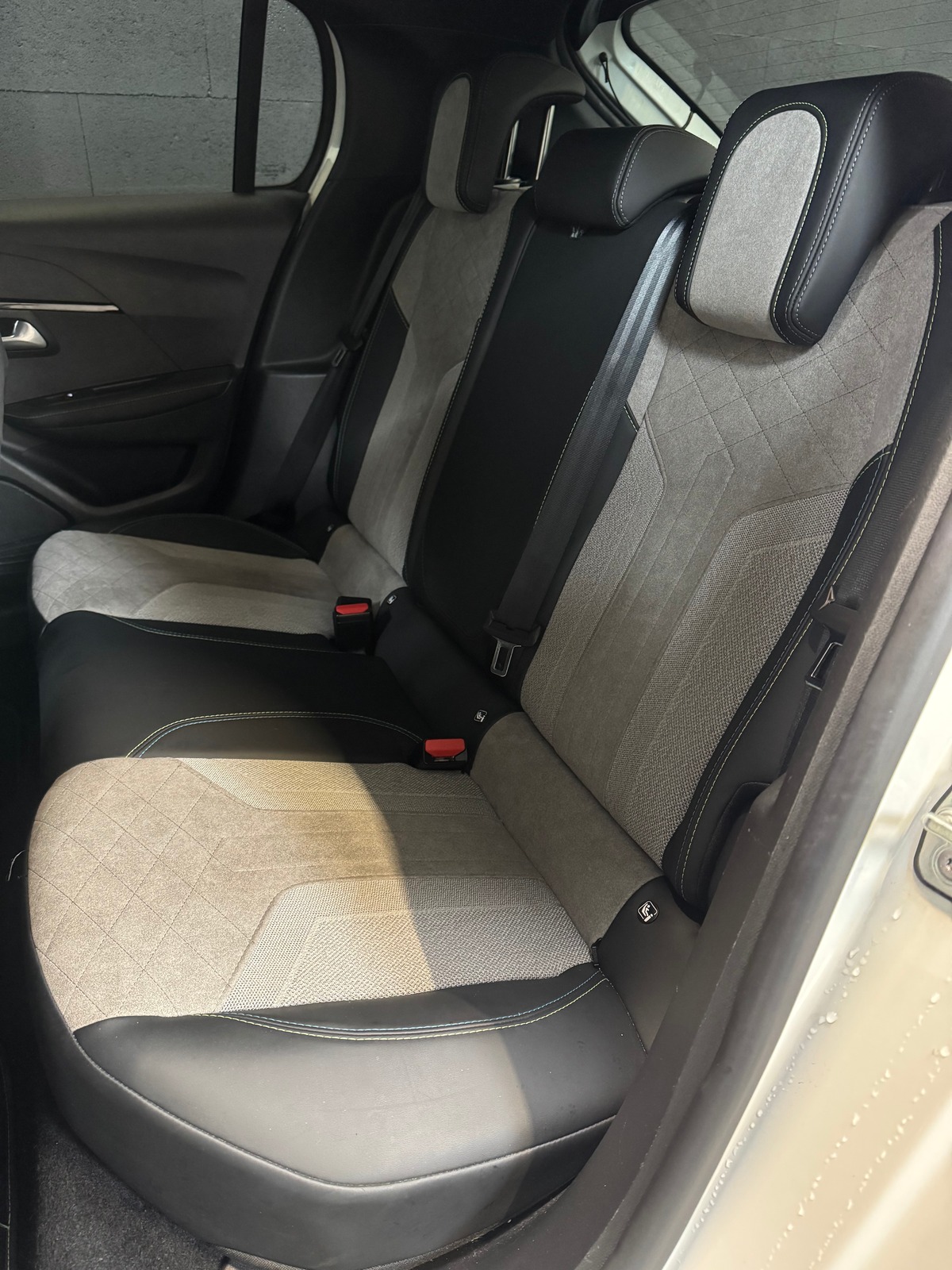 Peugeot 208 e-208 136ch GT