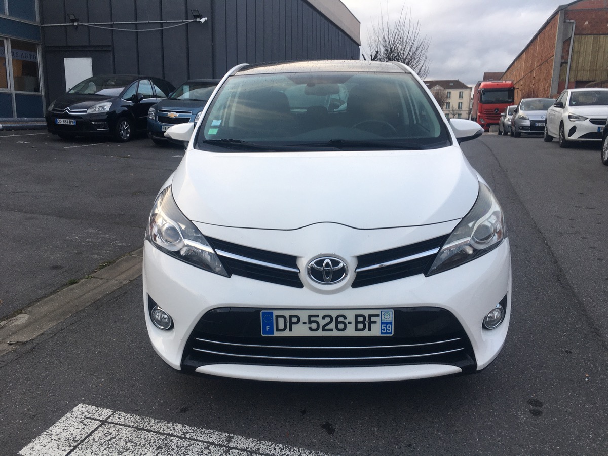 Toyota Verso 2.0 D-4D 112 CV 1r main 4XCB