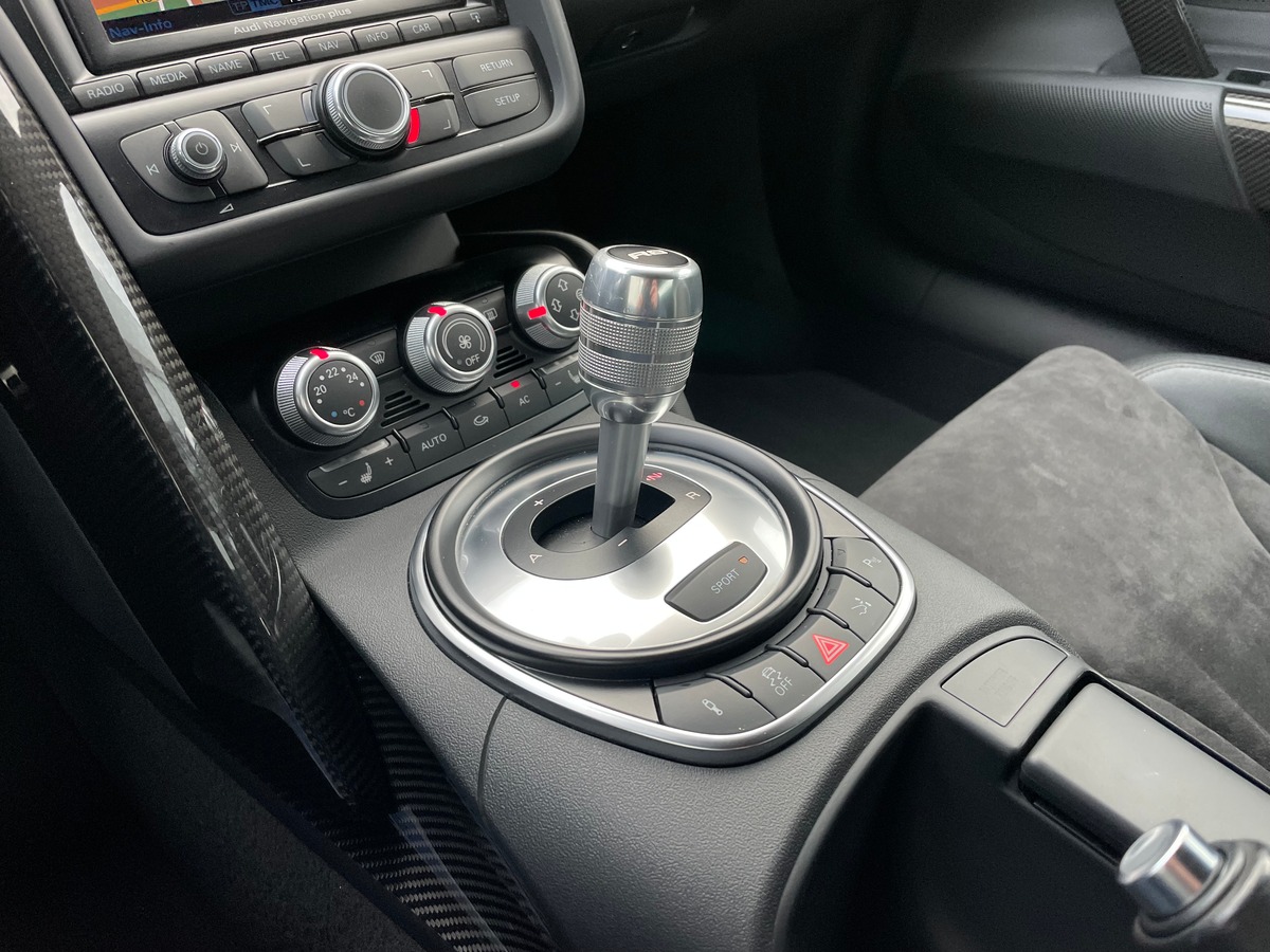 Audi R8 V8 4.2 430 Quattro R-Tronic 6 Carbon f