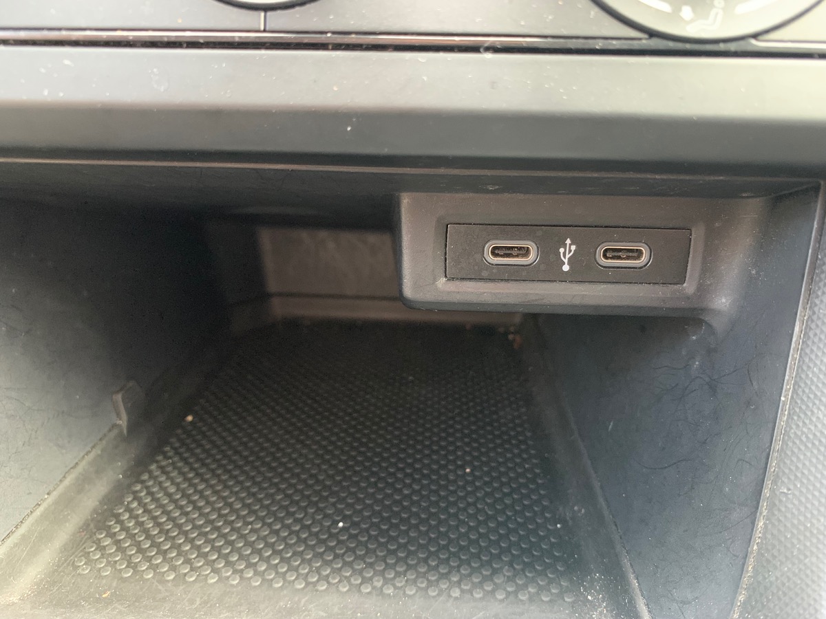 Volkswagen T-Cross 95 ch | Base | Attelage | Pack Stationnement arriére avant | Climatisation