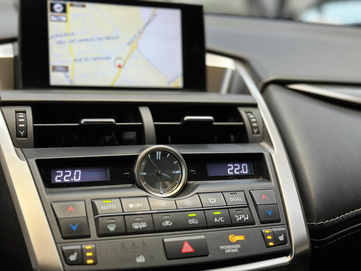 Lexus NX 300h 2.5 197 cv F SPORT Hybrid 4WD E-CVT 155 ch