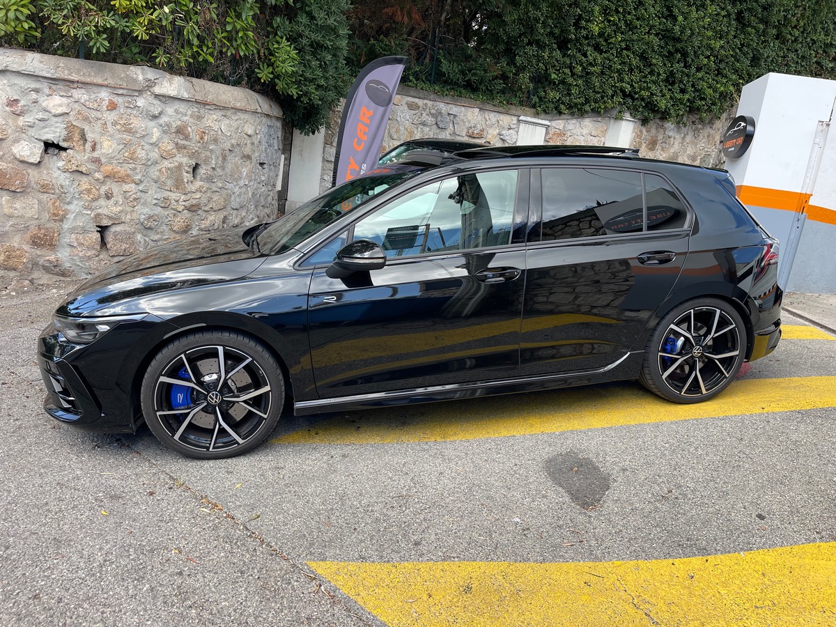 Volkswagen Golf 8 R 2.0 TSI 333 CV / Phase 2 / Toit ouvrant / FR / Pack Black / Pas de Malus