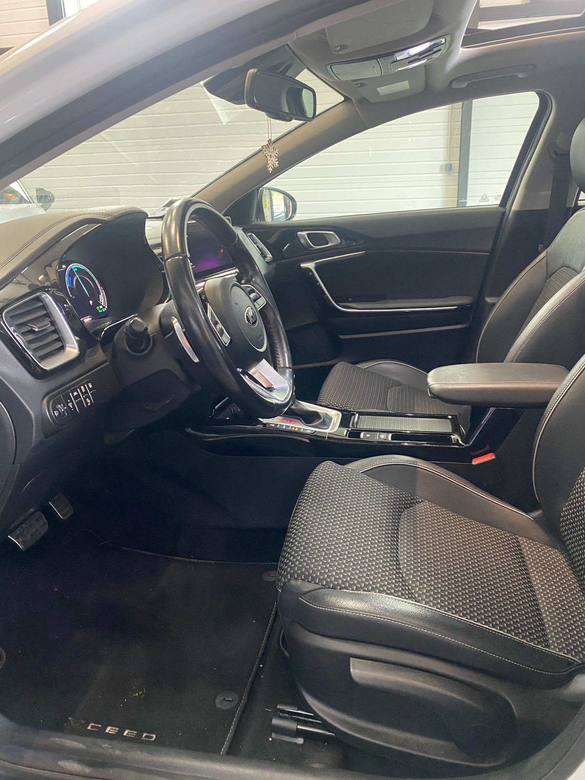 Kia XCeed hyb 141