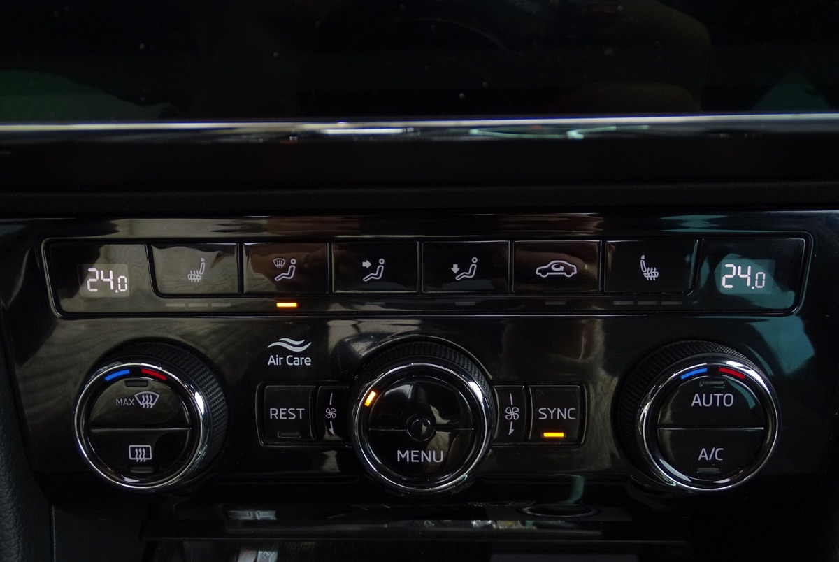 Skoda Superb III (2) COMBI 2.0 TDI 190 SCR SPORTLINE DSG7