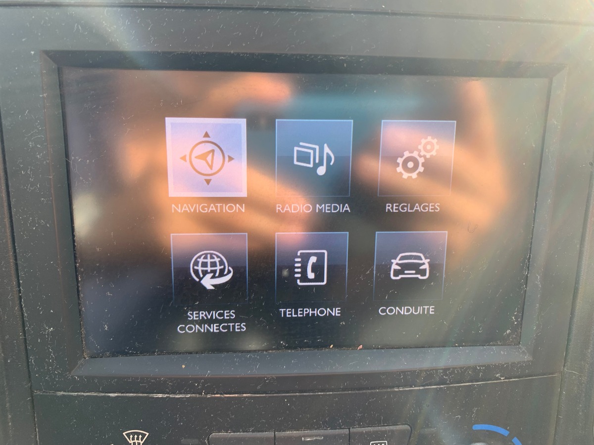 Peugeot Partner 100 ch | 5 Places | GPS | Climatisation | Attelage | Roue secours | Apple car play