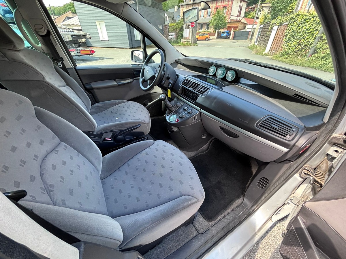 Peugeot 807 7 places 2.0 HDi 110 Confort - Distribution neuve - Garantie