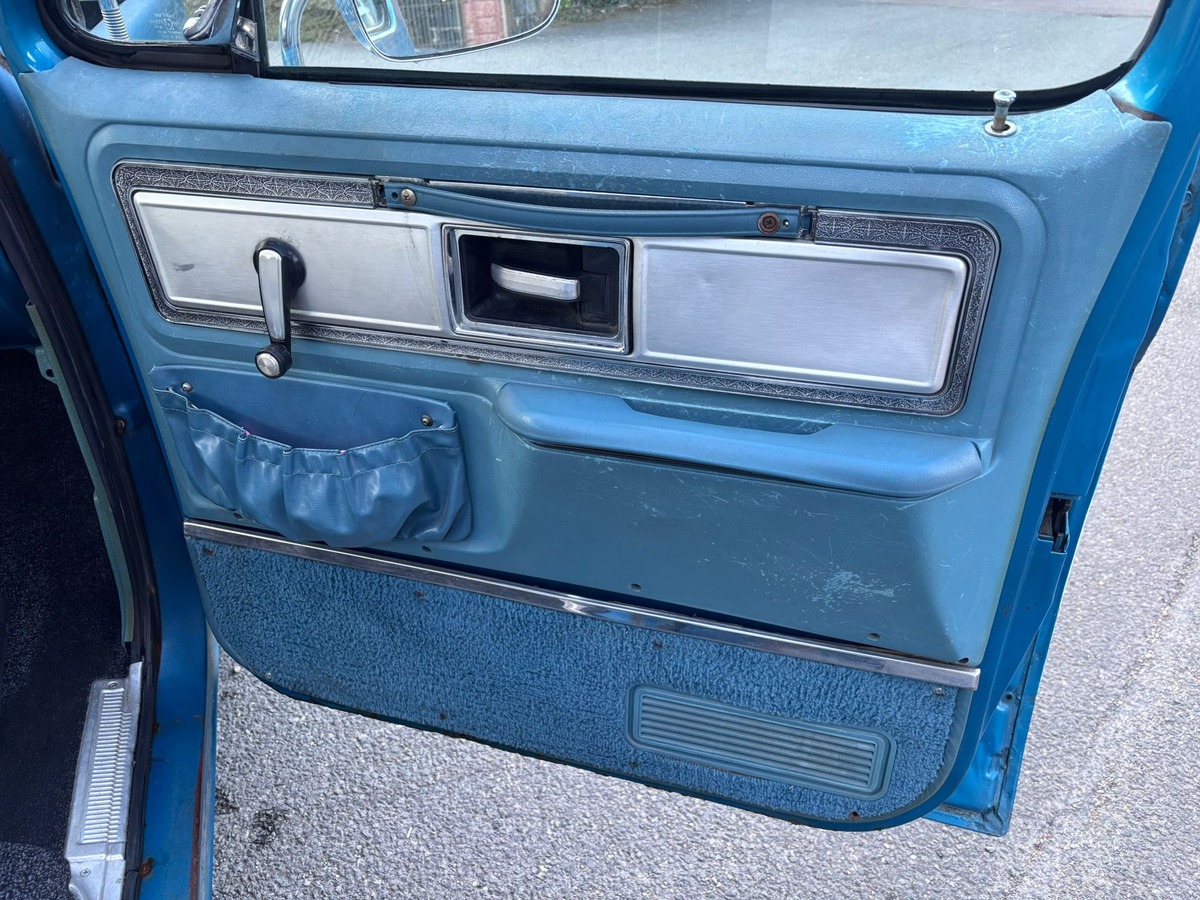 Chevrolet Suburban 7.4 V8 454 (C/R) - Français - CG Collection