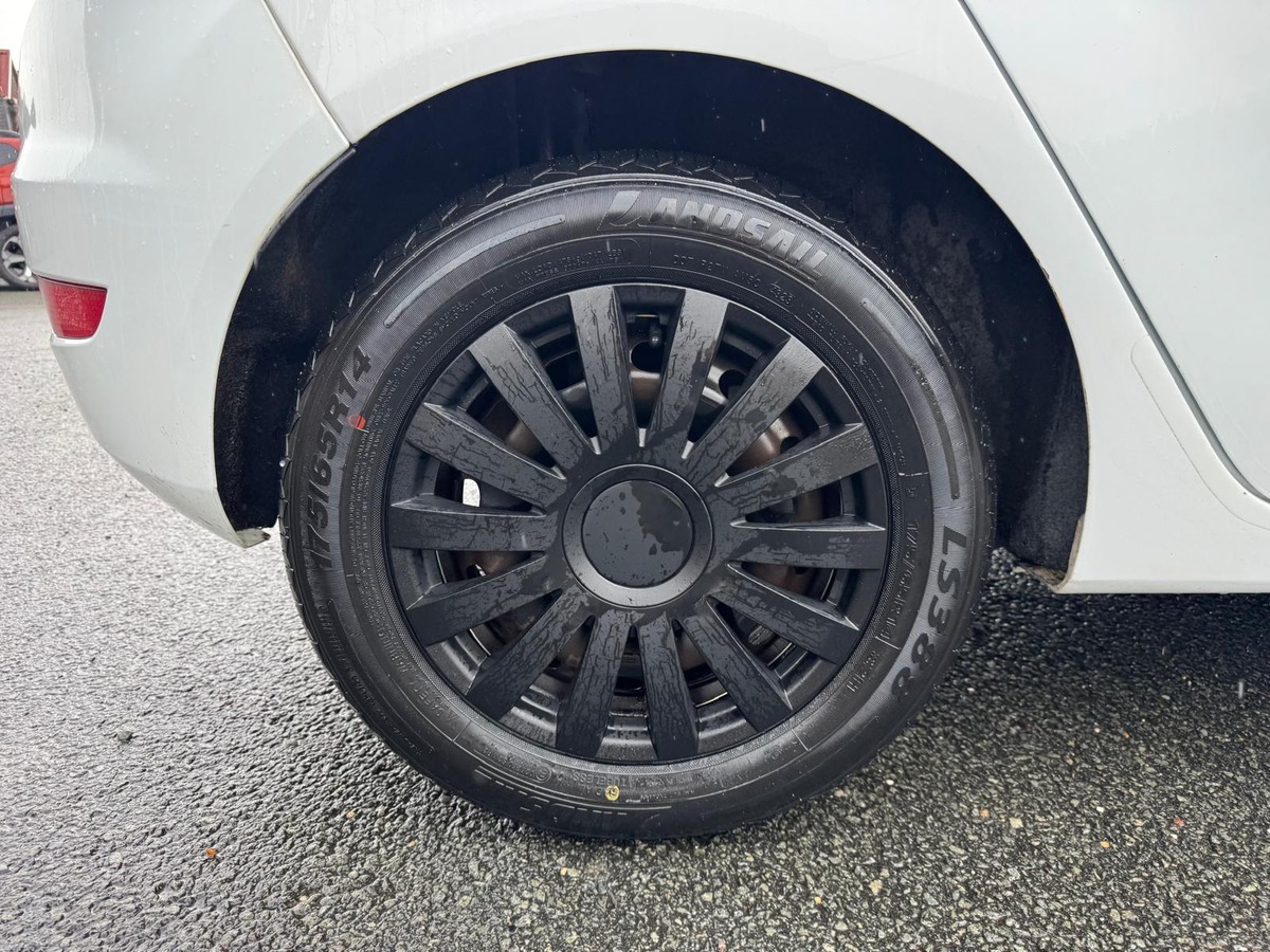 Ford Fiesta 1.25 82cv Ambiante Flexfuel (sans plomb / éthanol) - Garantie