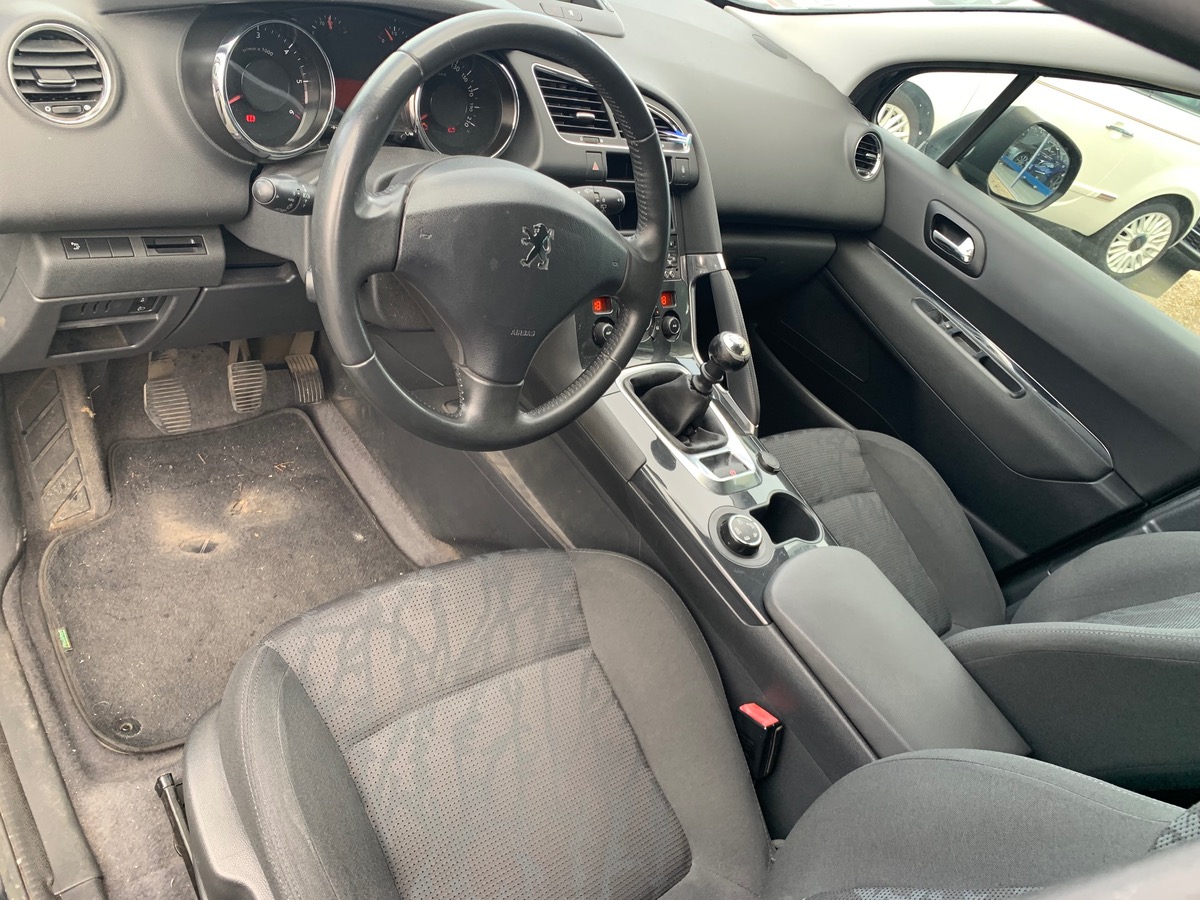 Peugeot 3008 115 ch | GPS | Bluetooth | Régulateur de vitesse | Sièges rang 2 rabattables à plat