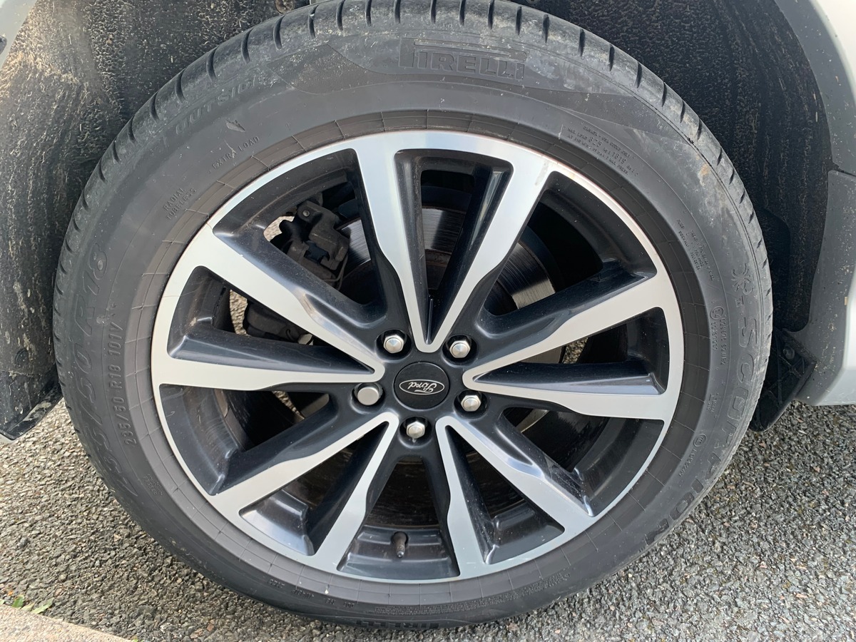 Ford Kuga 120 chevaux | St-Line | Caméra de recul | Attelage | GPS | Coffre assisté électriquement