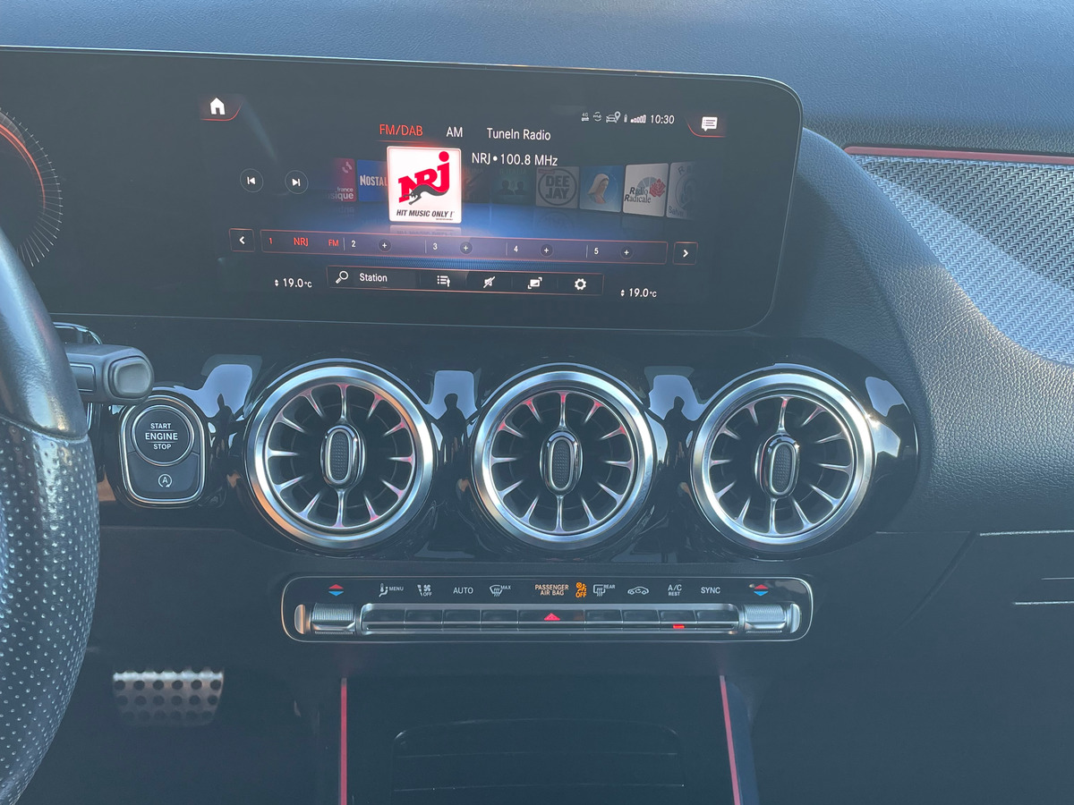 Mercedes Benz GLA 200 AMG