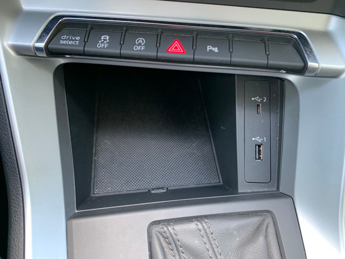 Audi Q3 Sportback 150 | Premiére MAIN | Design | Apple car play | Attelage amovible | Entretien AUDI