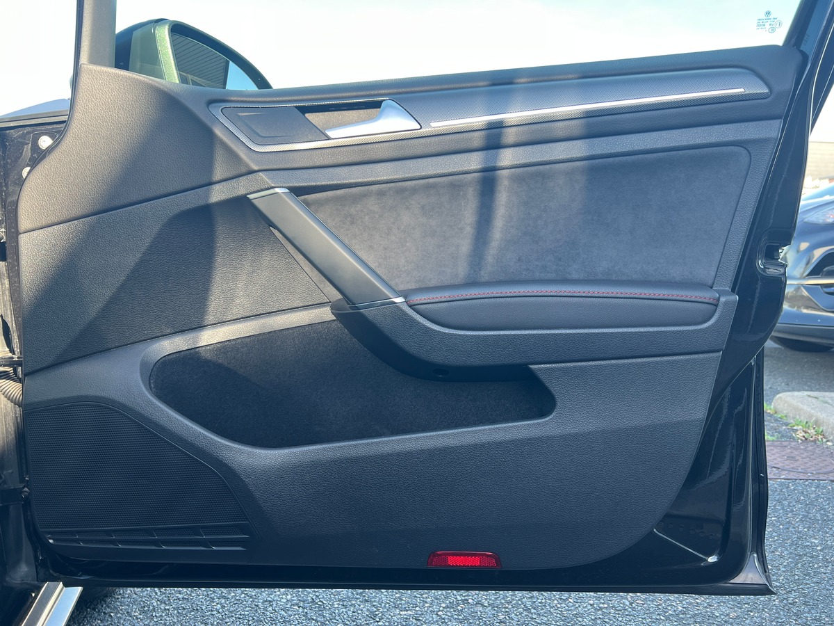 Volkswagen Golf GTI TCR | Stage 1 | Régulateur | Sièges chauffants | GPS | Ligne compléte Akrapovic