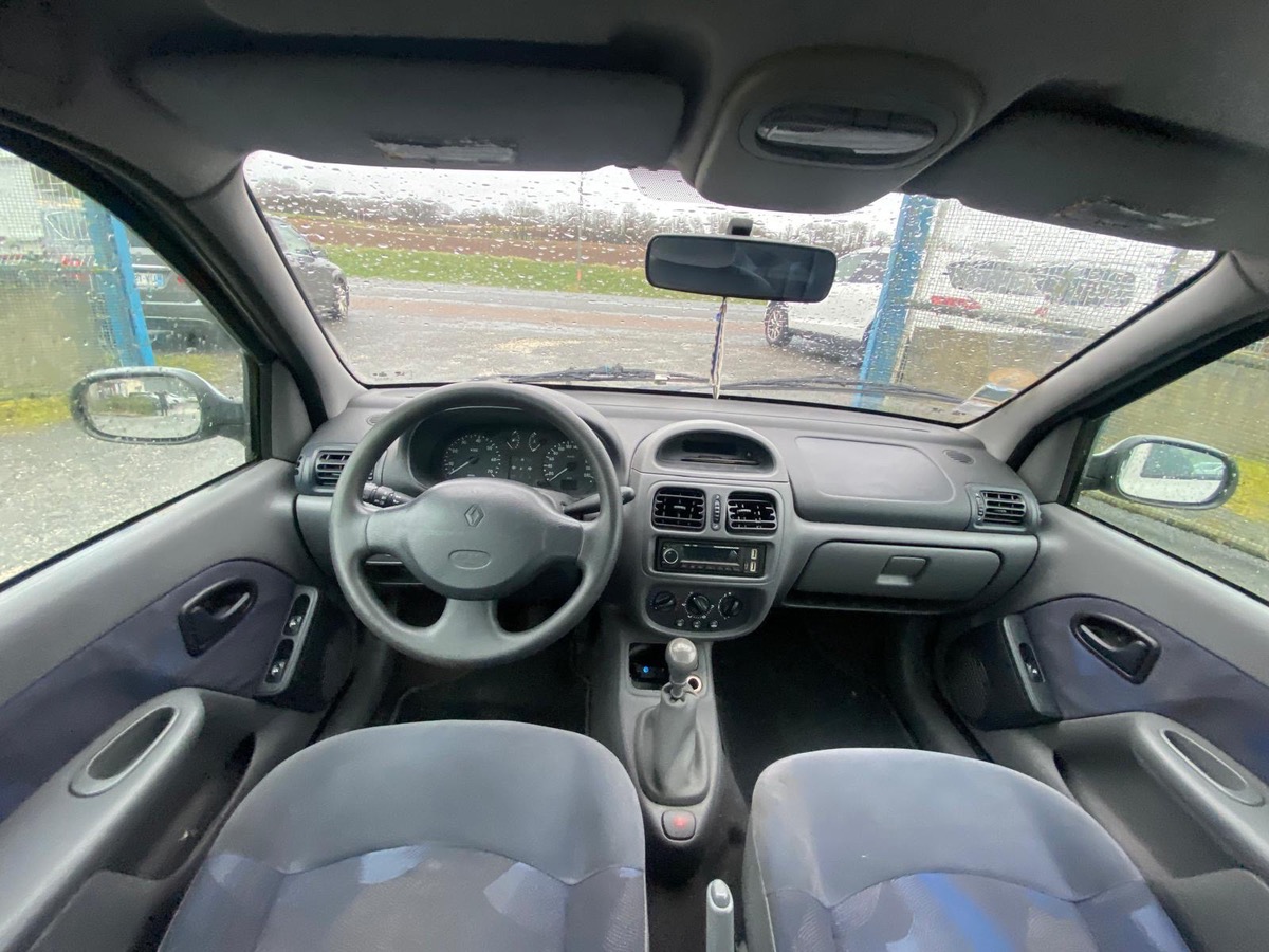 RENAULT Clio 1.4i 100cv extrême 