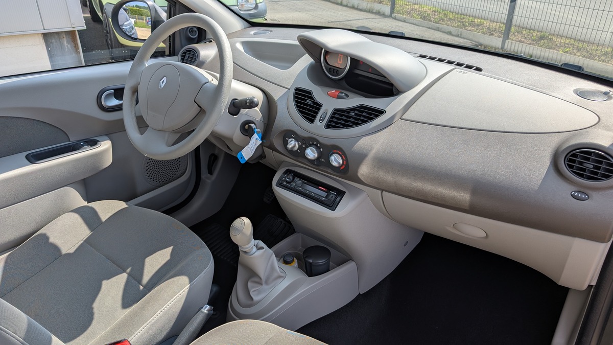 RENAULT Twingo II 1.2i 16v 75