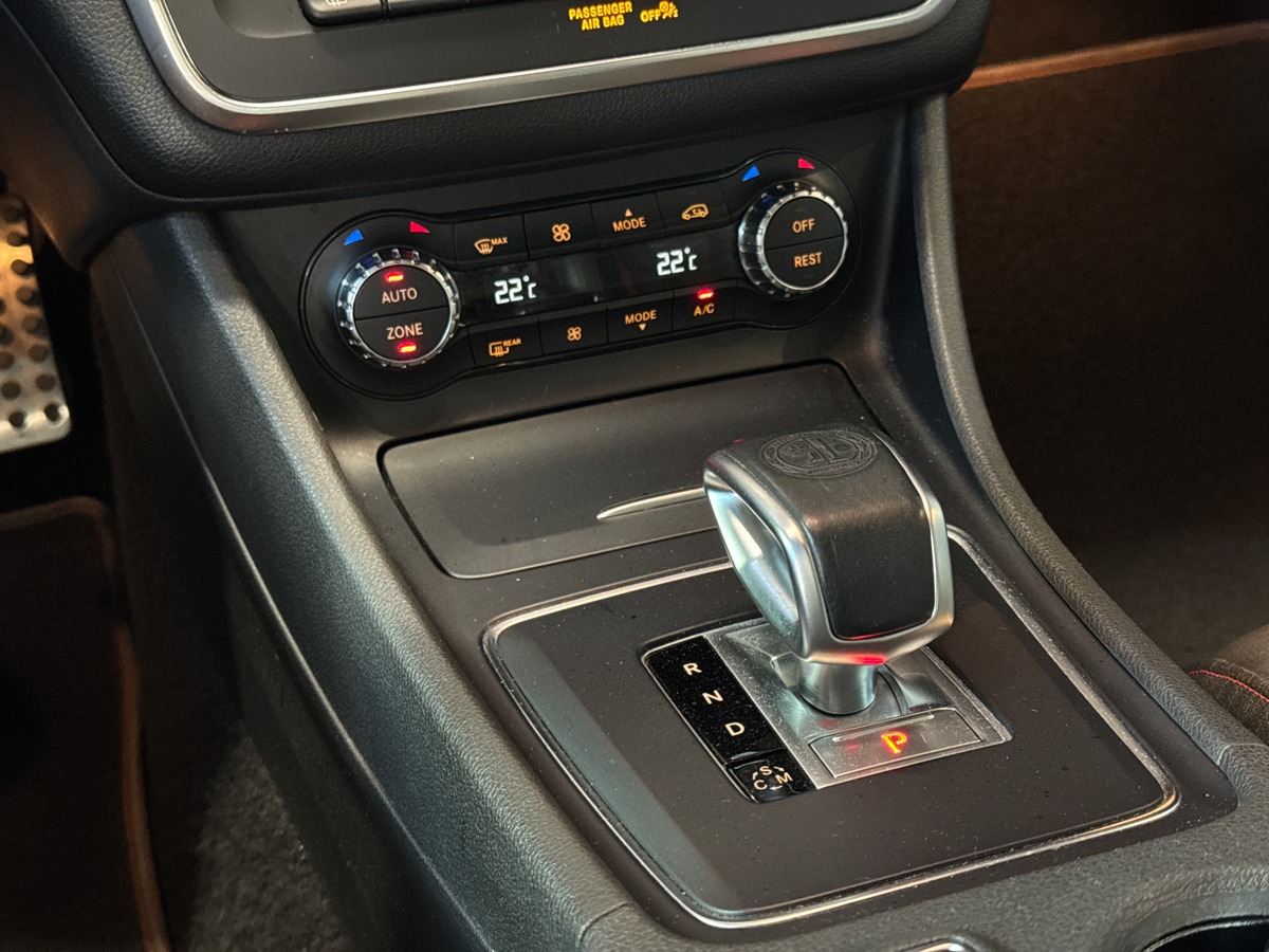 Mercedes-Benz GLA 45 AMG | Noir Cosmos | Toit Ouvrant | Sièges Perf | Keyless | Garantie 12 Mois