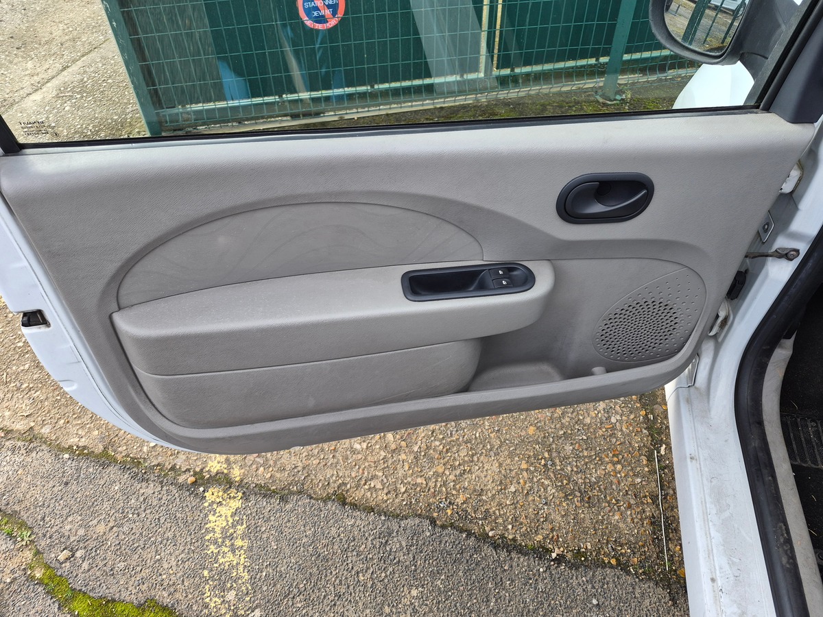 RENAULT Twingo II 1.2 60