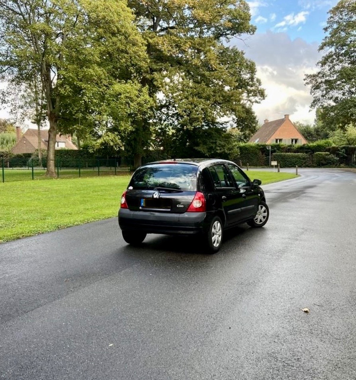 RENAULT Clio 1.2i 75 CV 16V EDITION EXTREME / FAIBLE KILOMETRAGE / PREMIERE MAIN/ DISTRIBUTION NEUVE