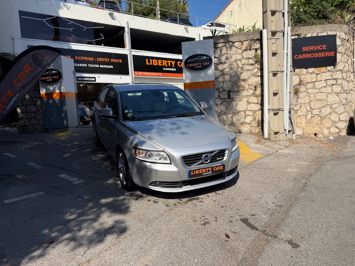 Volvo S40 D2 1.6 D115 CV / R Design / 1 er Main / Intérieur Cuir / KM Réel