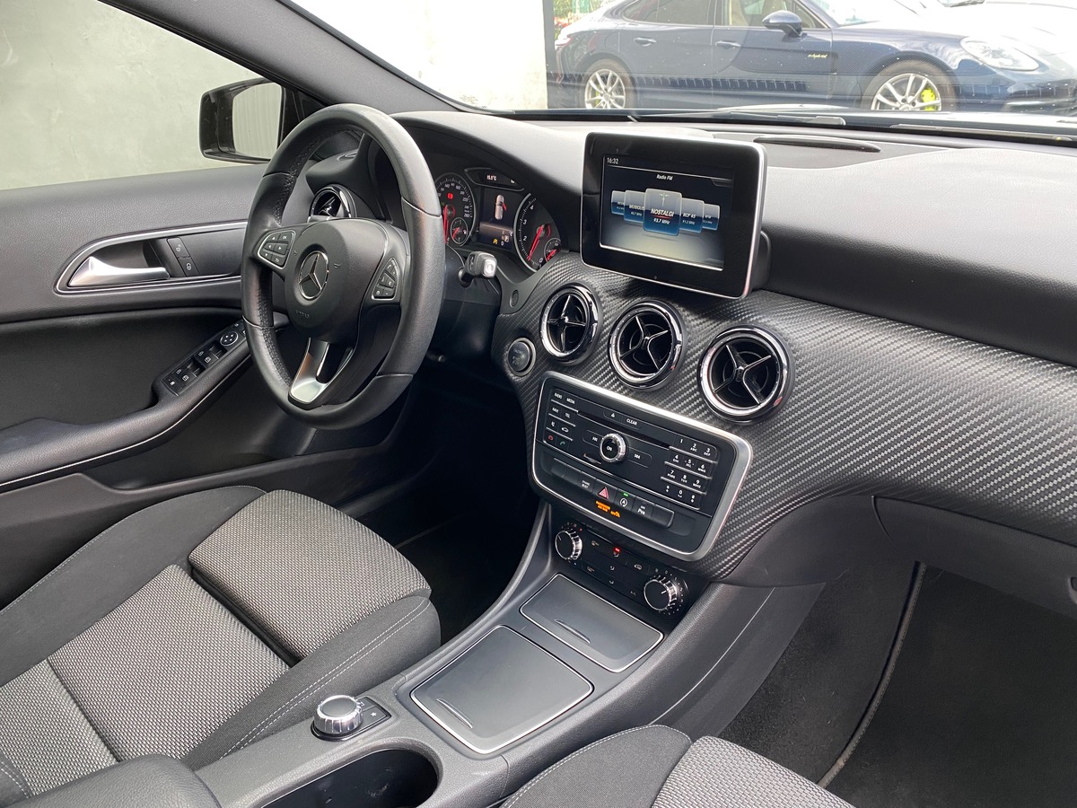 Mercedes-Benz GLA* 180 PHASE 2 1.6 122 INTUITION c