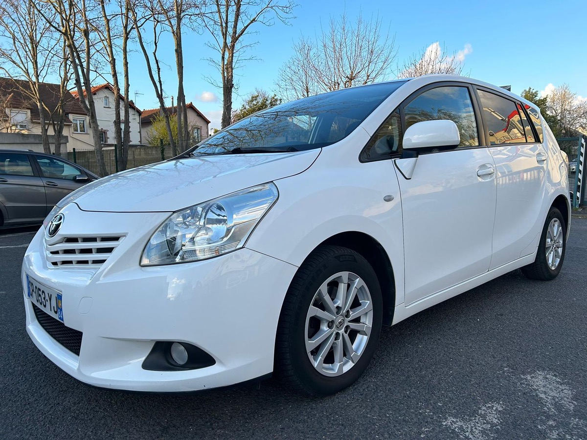 Toyota Verso 2.0 D-4D 128 CV sKyviews 4XCBLues