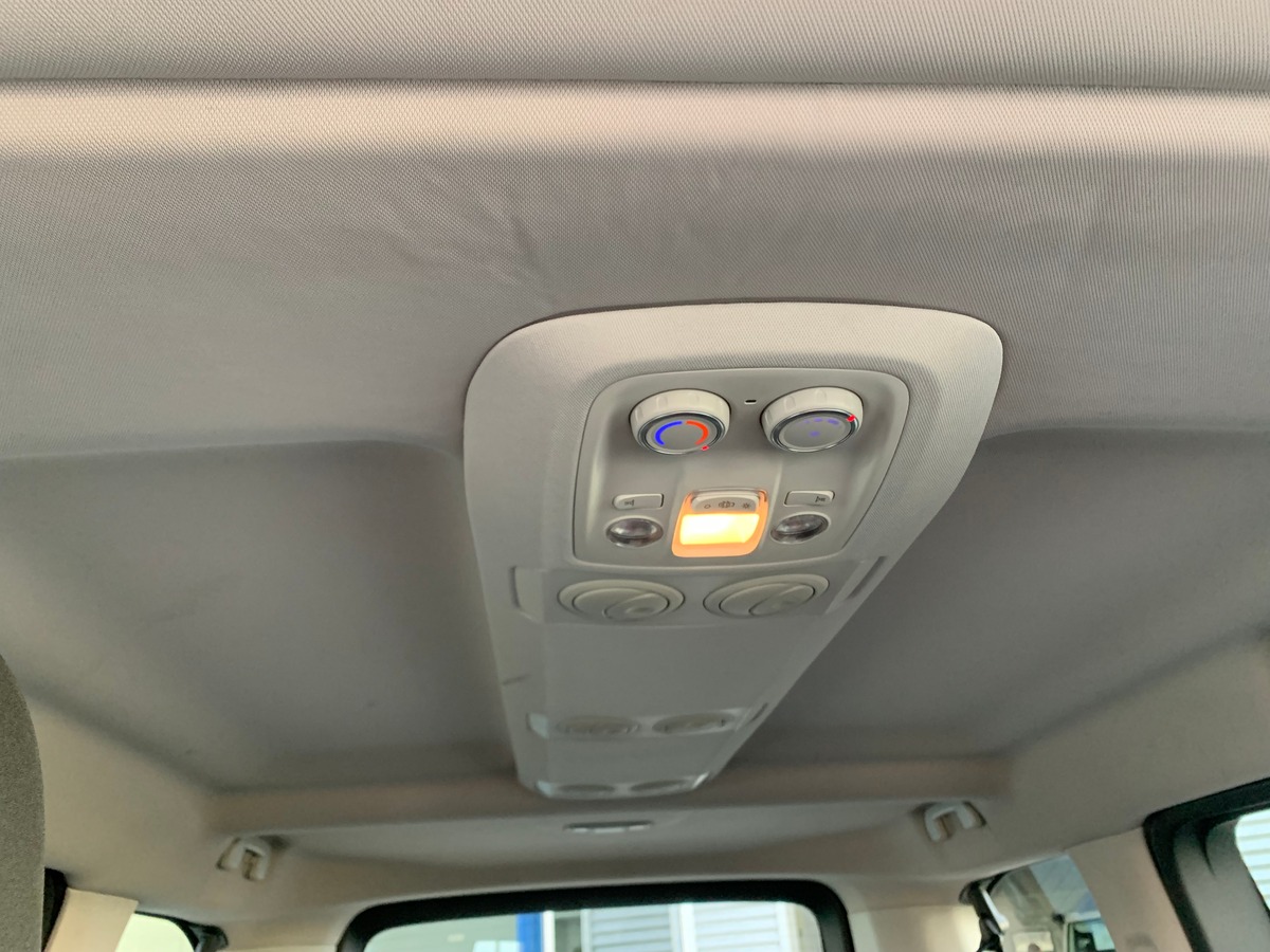 Citroën Spacetourer 120 ch | FEEL | 8 places | Attelage | Régulateur vitesse | Radar stationnement