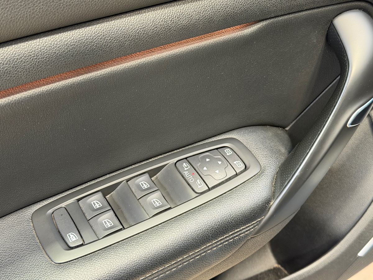 RENAULT Megane Estate IV DCI 130 cv Energy Intens / Attelage / Hifi BOSE / Caméra