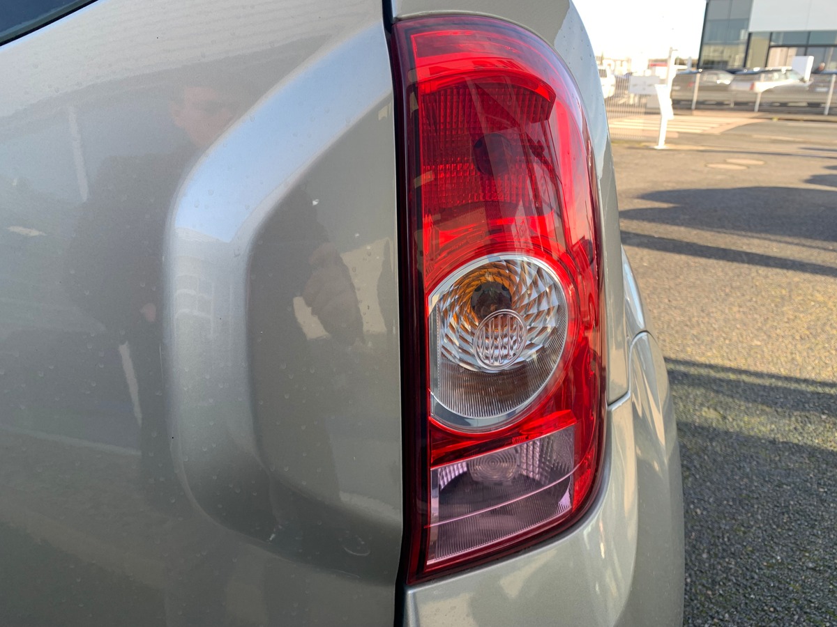 Dacia Duster 105 ch | Laureate | Bioethanol | Roue secours | Climatisation | Radio mono-CD MP3