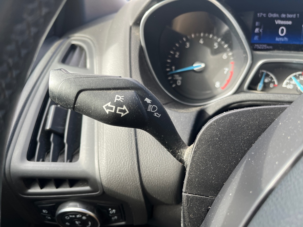 Ford Focus 1.0 Ecoboost 125ch ST LINE, Caméra de recul,  GPS, radars AV et AR, Clim Auto bizone