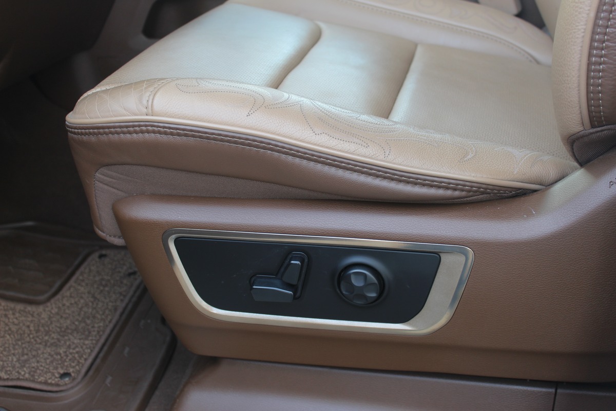 Dodge RAM CREW CAB 1500 5.7 V8 396 ch LARAMIE EDITION LONGHORN / RAM BOX / CARPLAY / ATTELAGE / E85