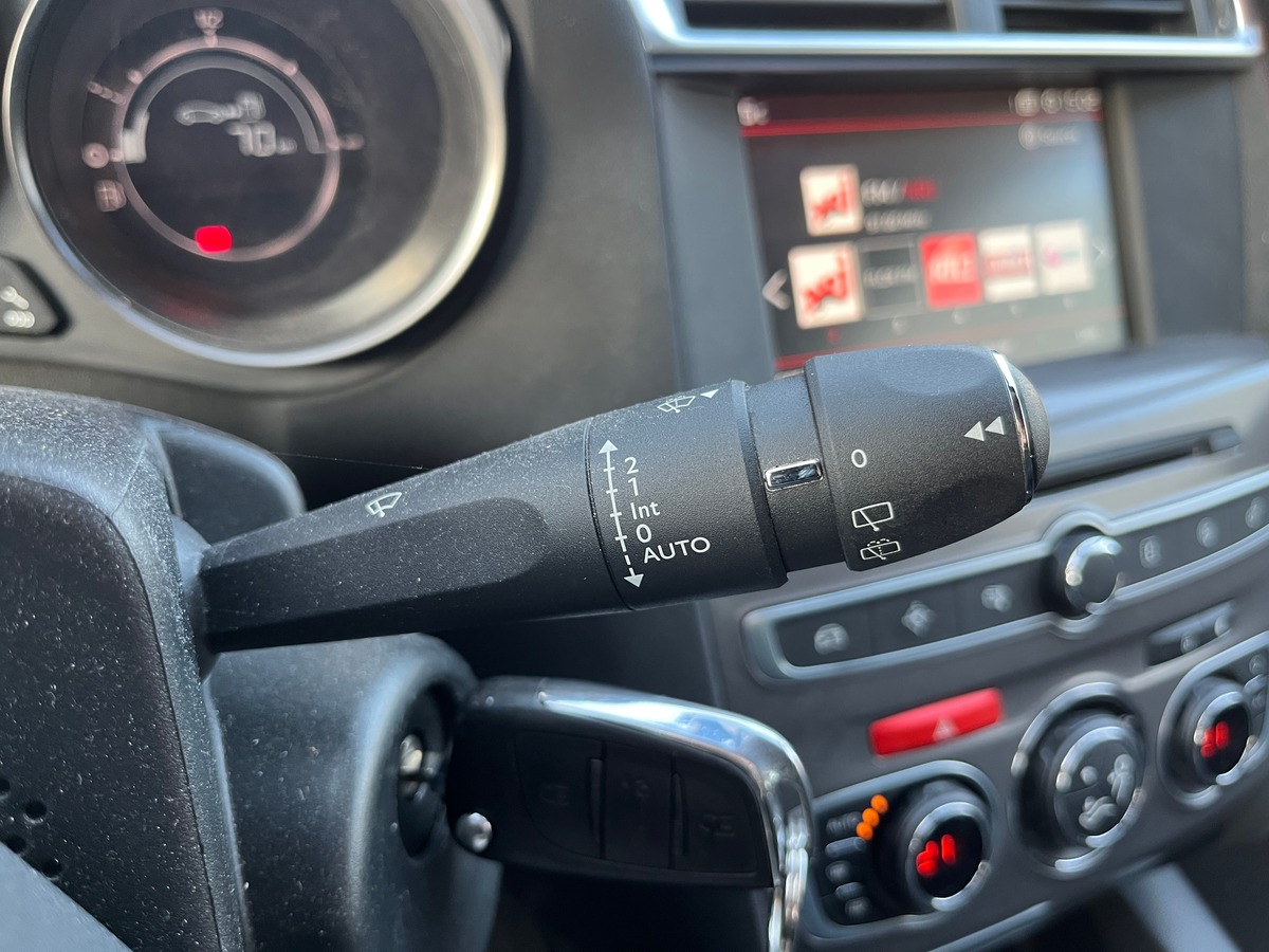 Citroën C4 1,6 120ch MILLENIUM, SUIVI COMPLET, RADAR AVANT/ARRIERE, GPS, CARPLAY, REGULATEUR