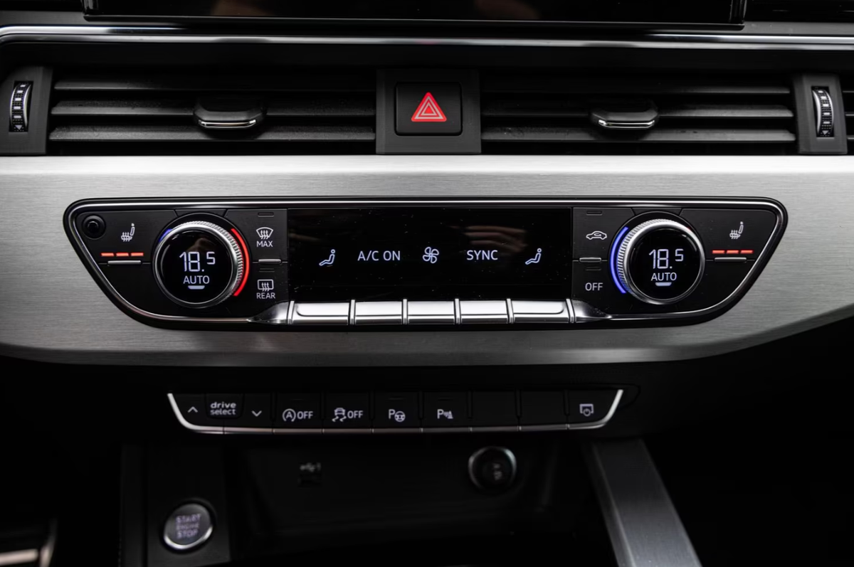 Audi A4 Avant V 45 TFSI 265ch S line quattro S tronic 7 Bang&Olufsen Pack compétition Caméra 360