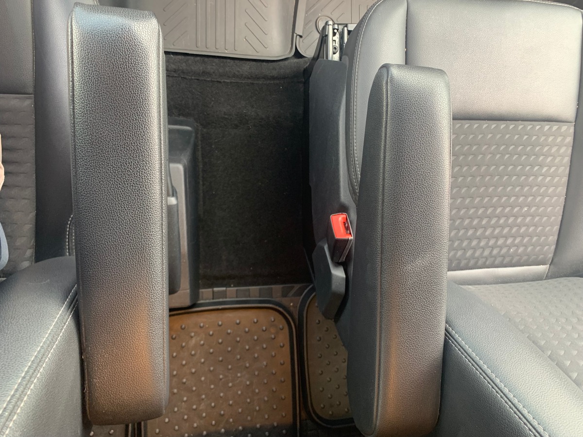 Ford TRANSIT CUSTOM 170 ch | SPORT | 5 Places | L1H1 | Premiére MAIN | Caméra de recul | Attelage