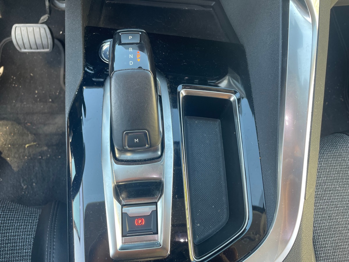 Peugeot 5008 1.5 BlueHDi EAT8 130 cv Boîte auto CARPLAY - 7 PLACES - CLIM AUTO - CAMERA DE RECUL