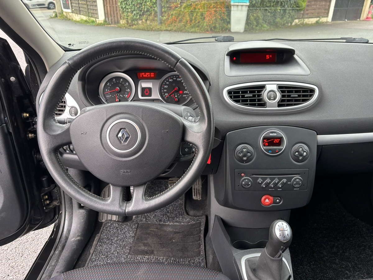 RENAULT Clio III 1.6 Dynamique - VENTE A MARCHAND
