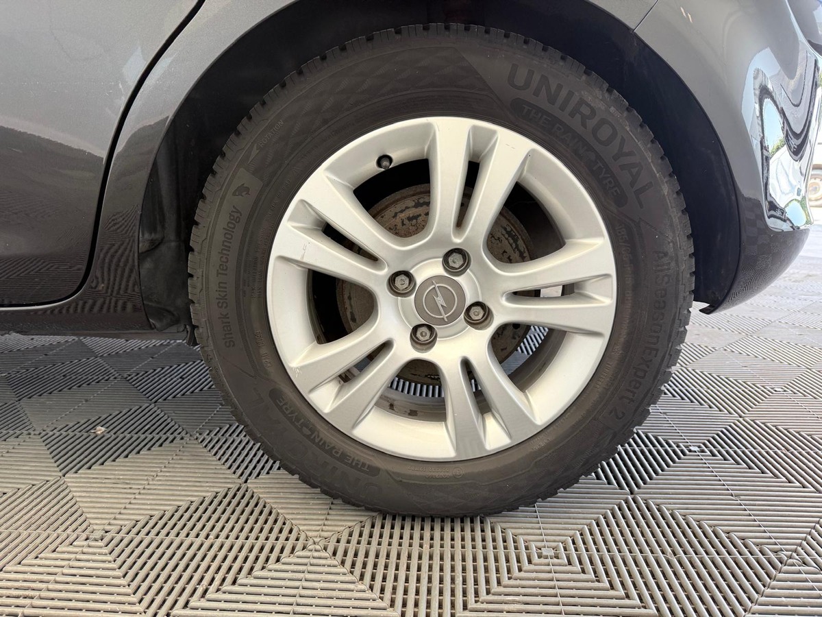 Opel Corsa 1.2 i 85 cv  Graphite