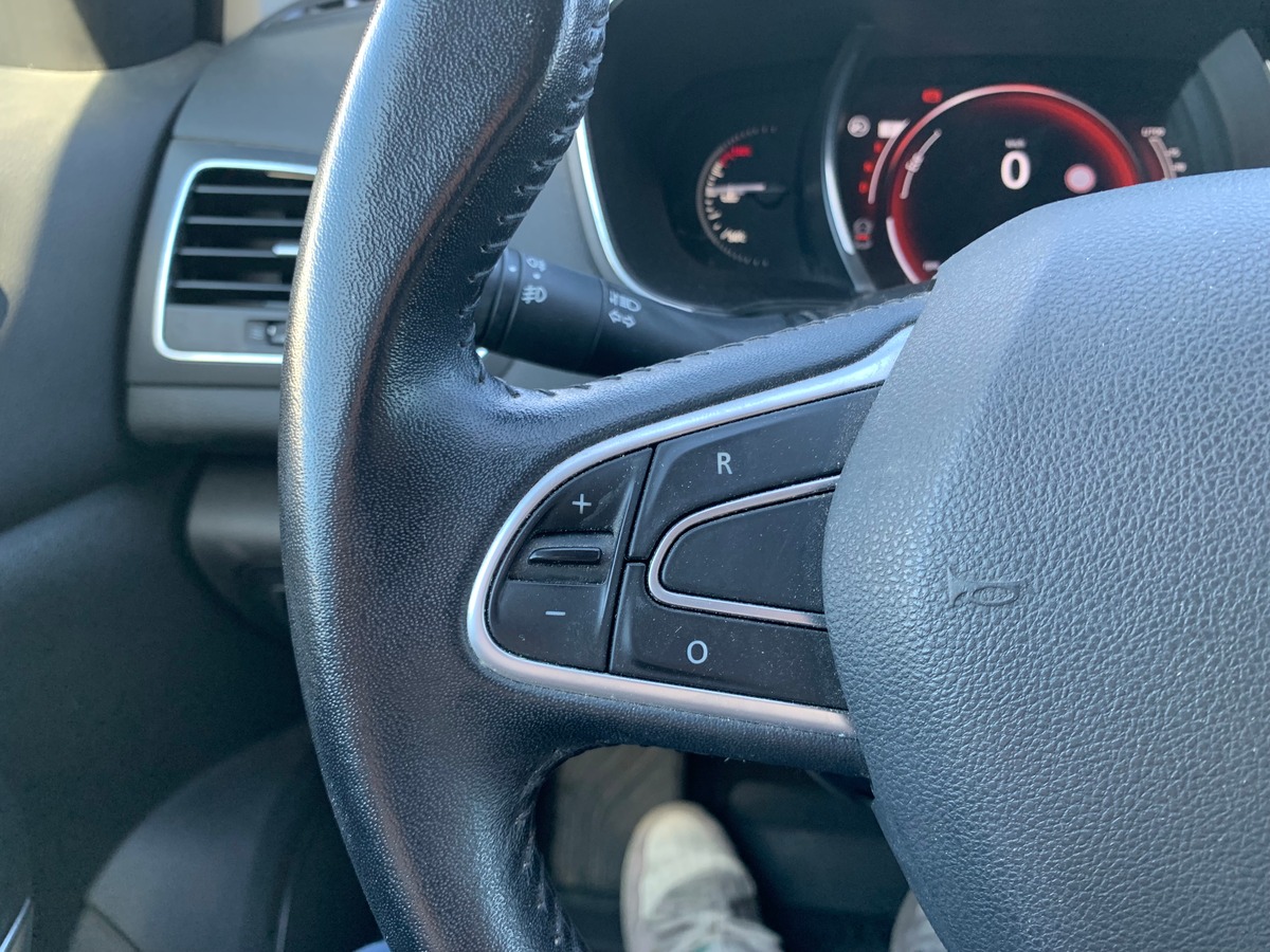 RENAULT Megane IV 110 ch | Business | Régulateur de vitesse | GPS | Boite automatique | Roue secours