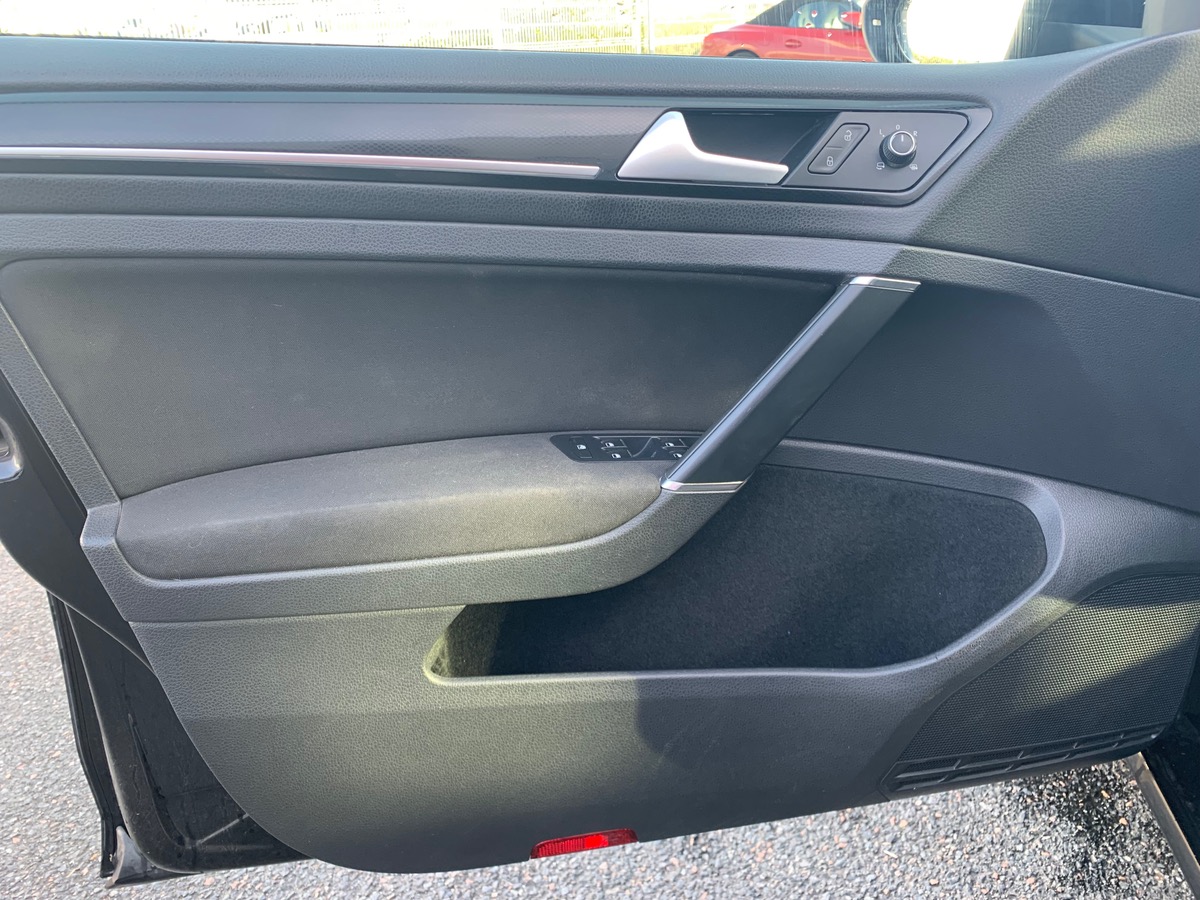 Volkswagen Golf 150 | Carat | JA 18" Durban | Suspensions Sport | Régulateur vitesse et de distance