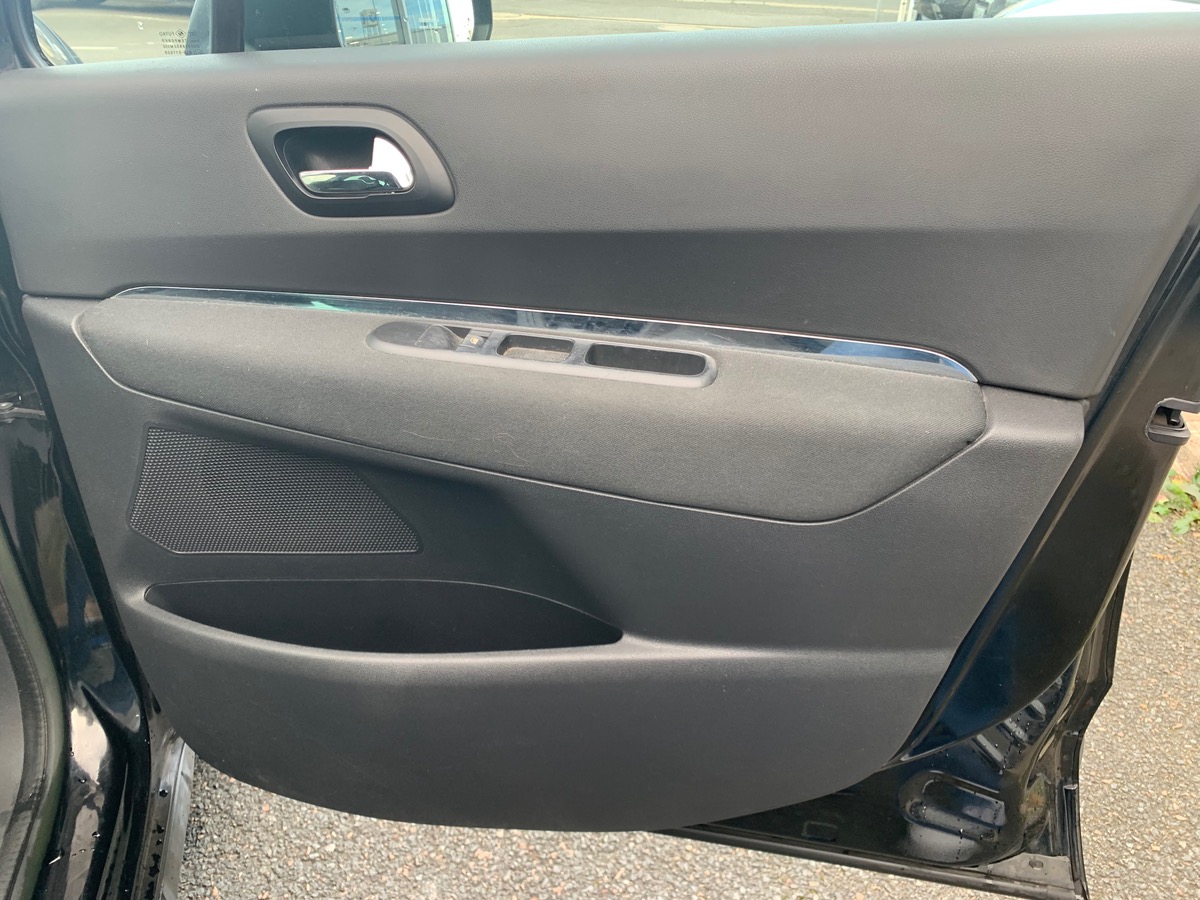 Peugeot 3008 115 ch | GPS | Bluetooth | Régulateur de vitesse | Sièges rang 2 rabattables à plat