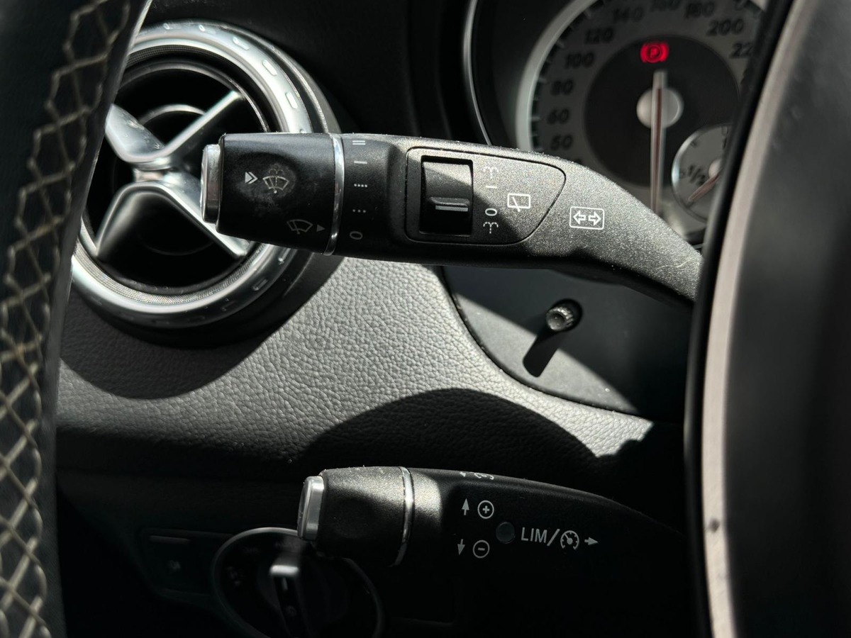 Mercedes-Benz GLA 220 D Sensation 2.1 CDi 4matic 7G-DCT 177 cv / Caméra de recul / Sellerie cuir