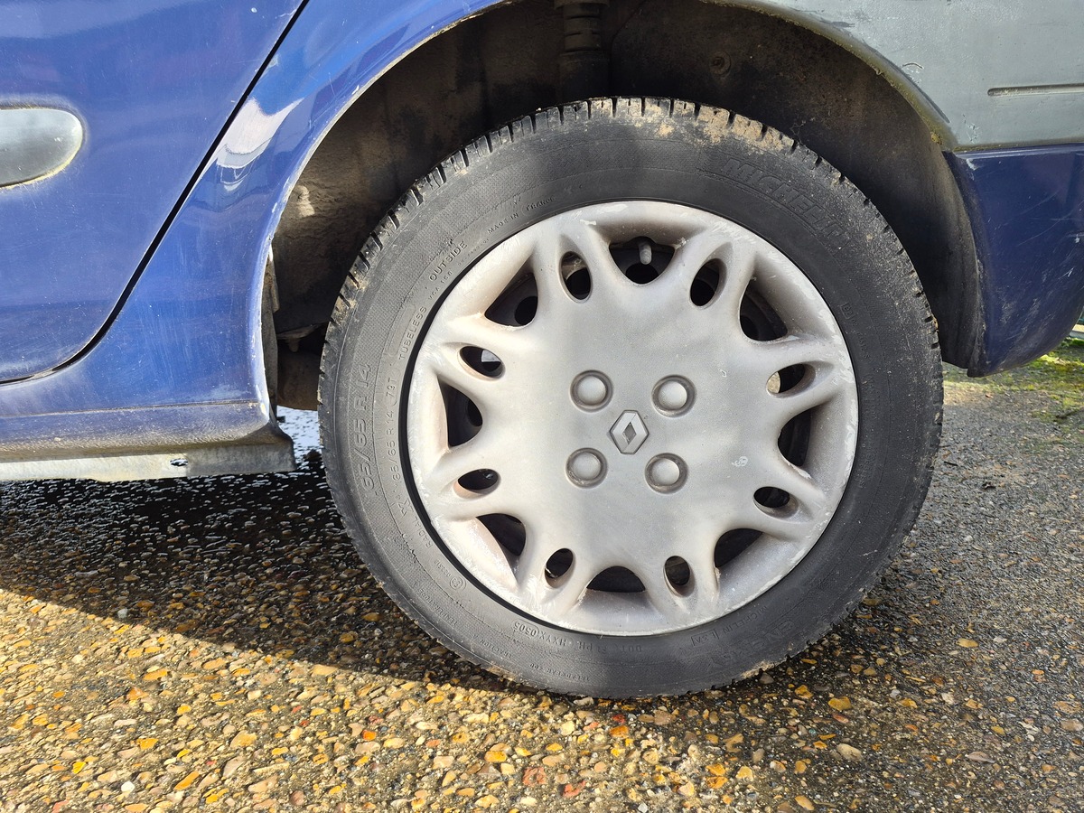 RENAULT Clio II 1.4 RTE 5 PORTES