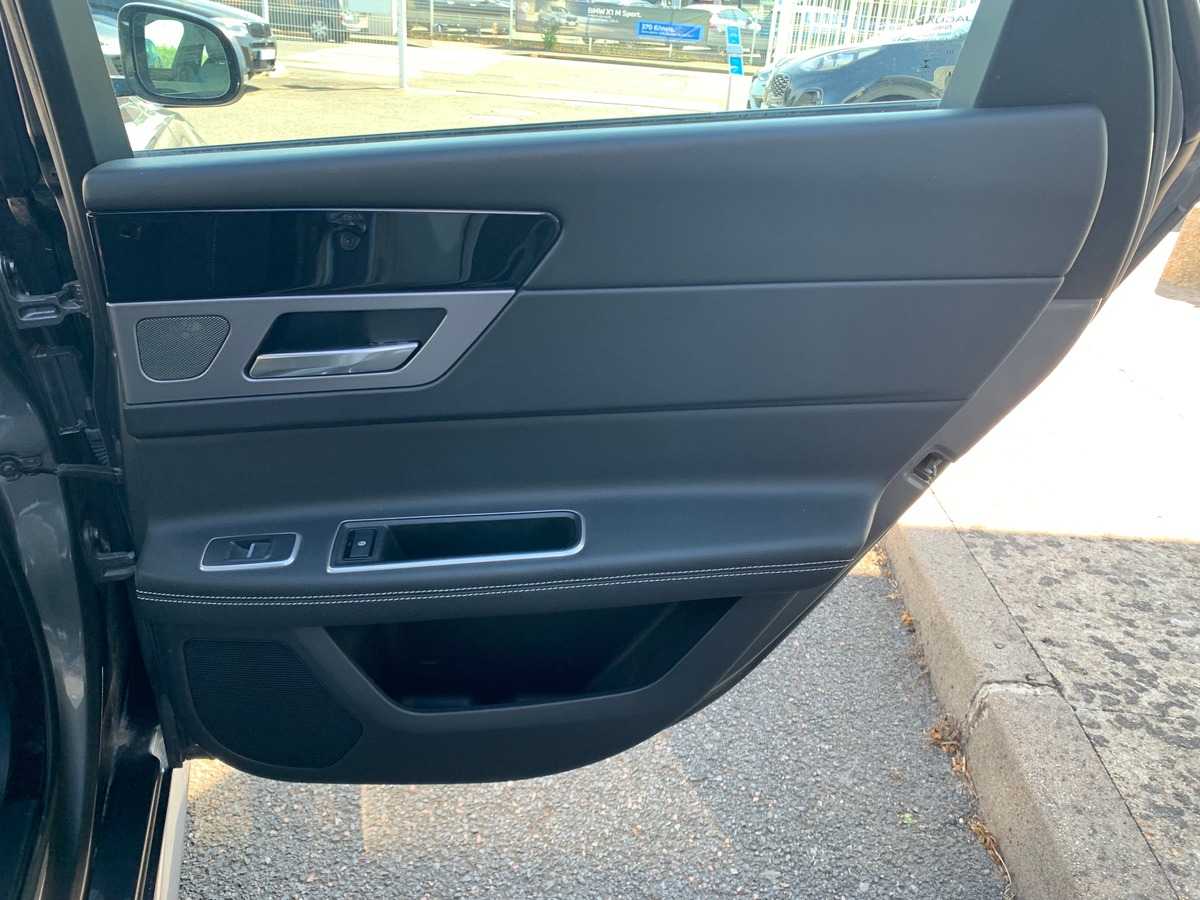 Jaguar XF Sportbrake 240 ch | R Sport | AWD | Toit panoramique | Caméra de recul | Apple car play