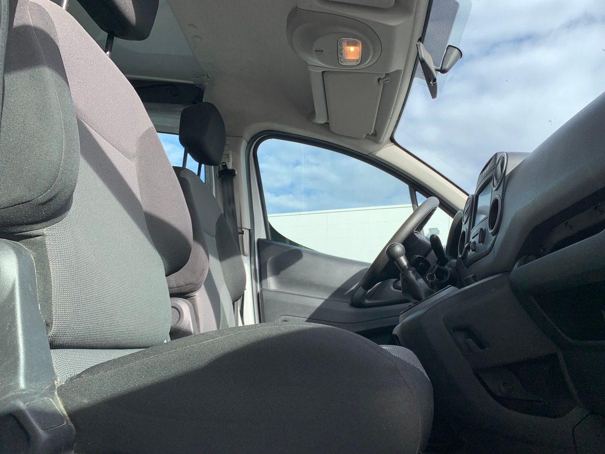 Peugeot Partner 100 ch | 5 Places | GPS | Climatisation | Attelage | Roue secours | Apple car play