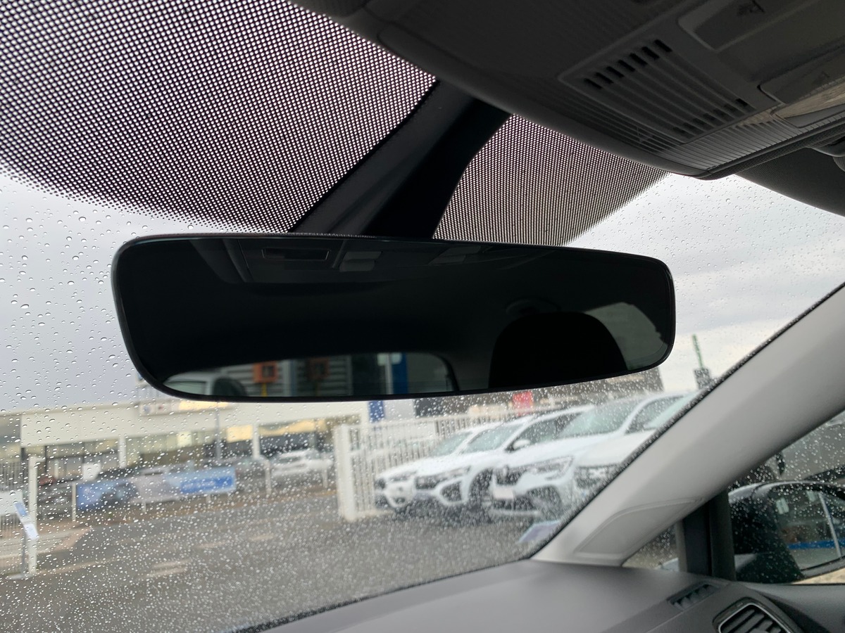 Volkswagen Golf 125 | Sound | Caméra recul | Régulateur | GPS | Apple car play | Attelage amovible