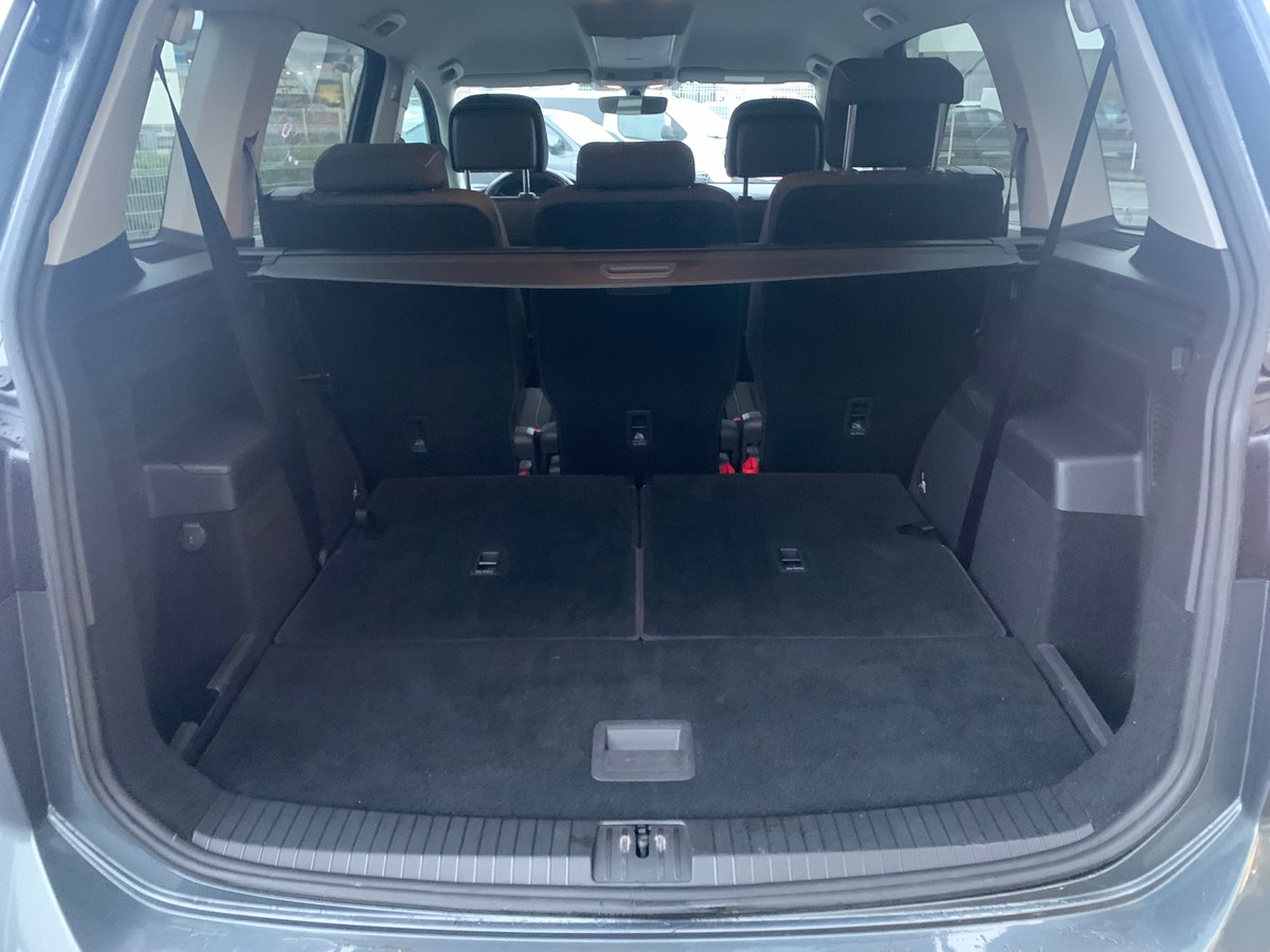 Volkswagen Touran 115 | Connect | 7 Places | Caméra recul | GPS | Bluetooth | Régulateur vitesse