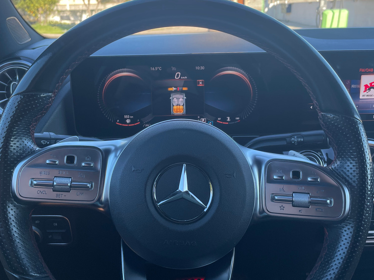 Mercedes Benz GLA 200 AMG